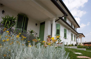 La casa di Calvisano è in una zona tranquilla e immersa nel verde. 